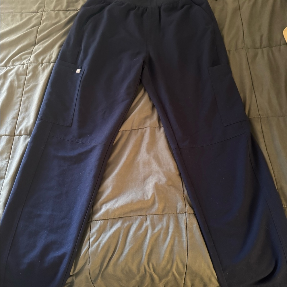 Figs Men's Navy Axim Cargo Scrub Pants